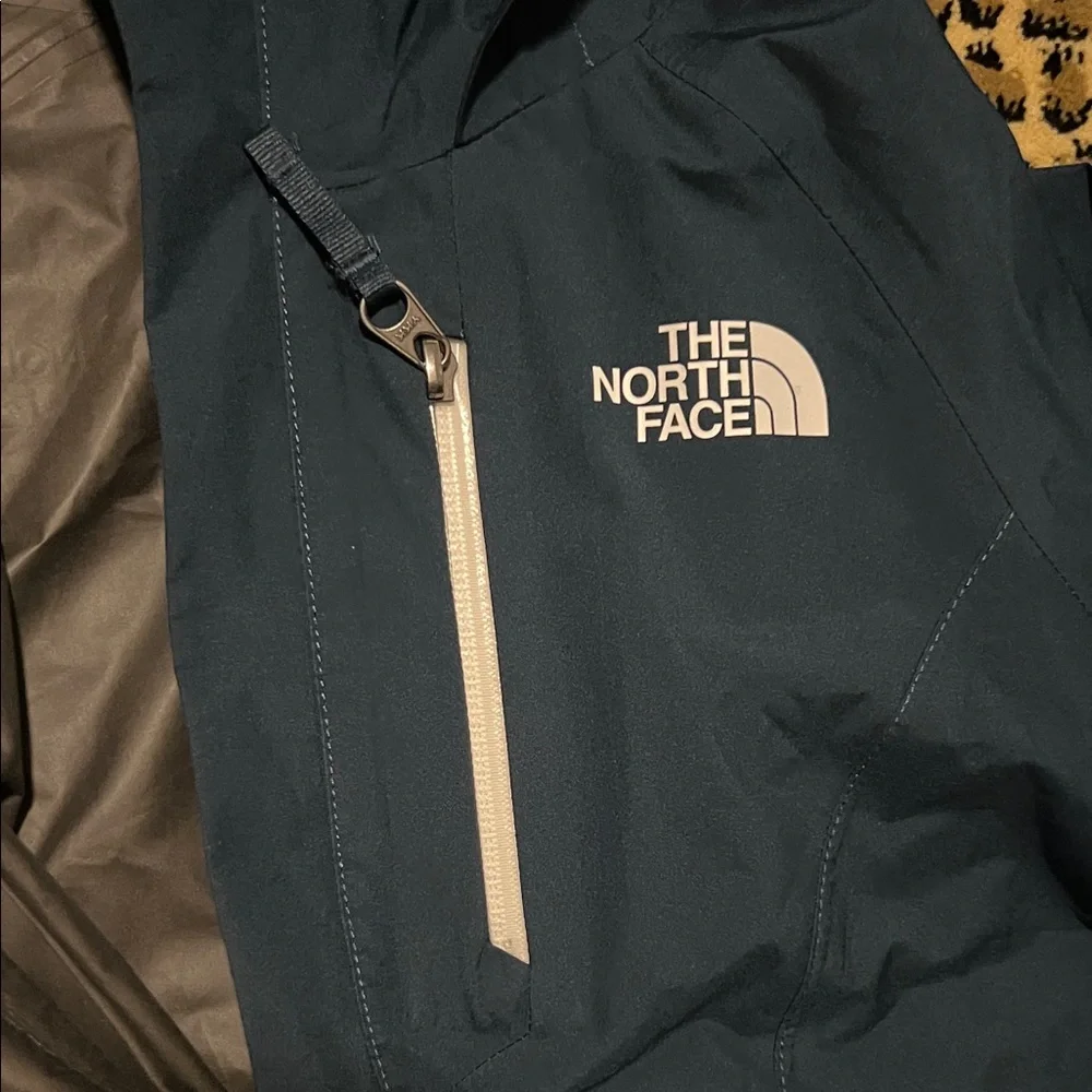 The North Face girls size 7/8  Navy Raincoat - Picture 3 of 9